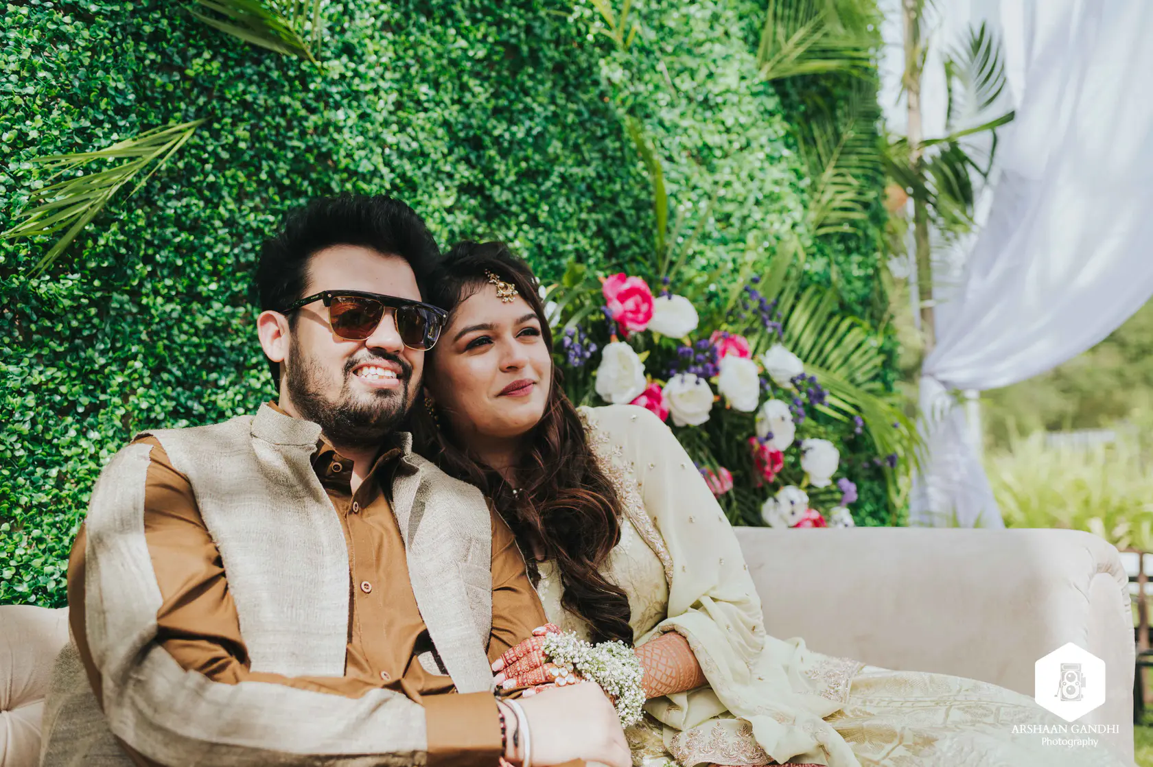 Pearl and Nimish photographed together during their mehendi