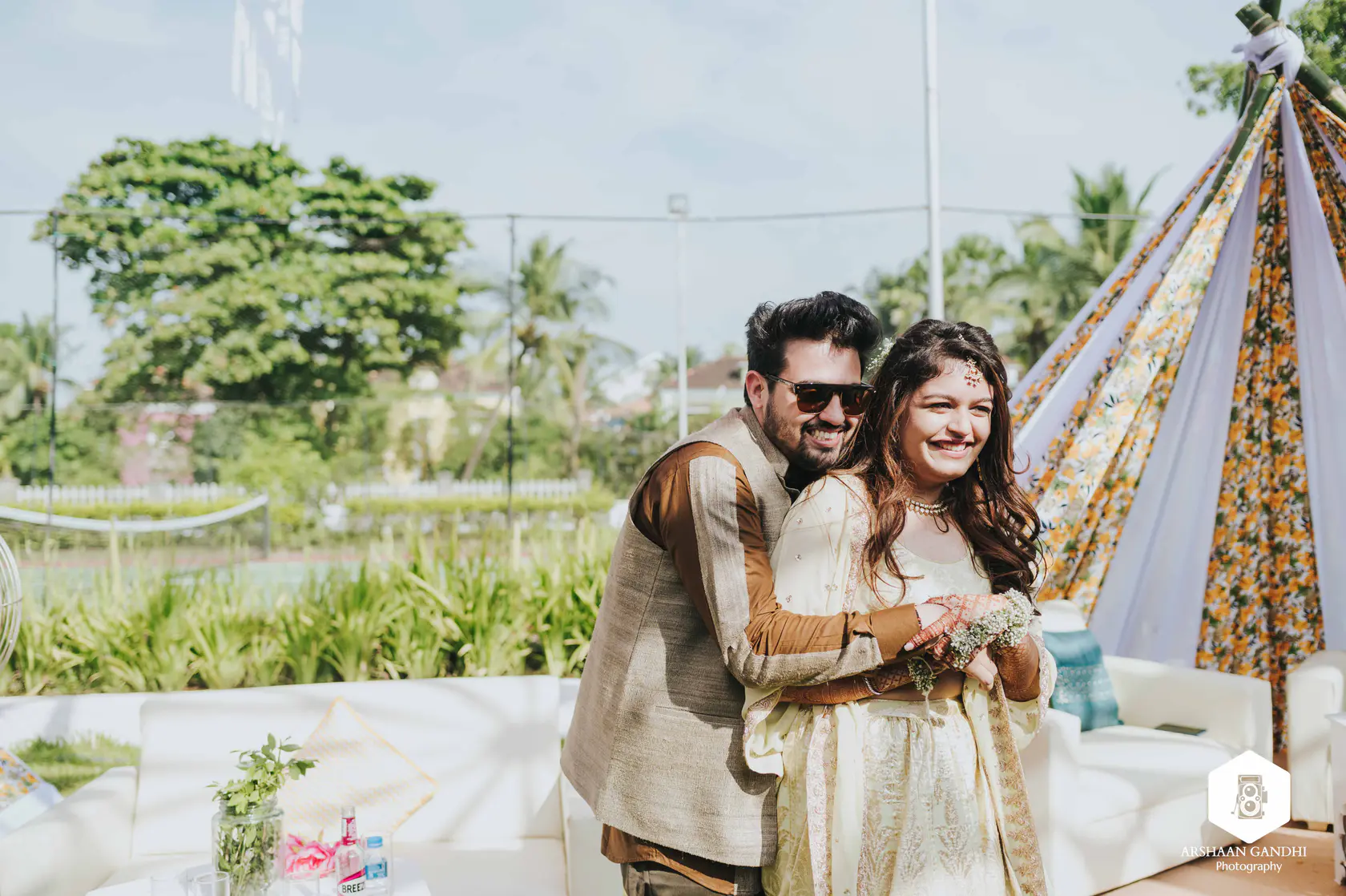 Pearl and Nimish photographed together during their mehendi